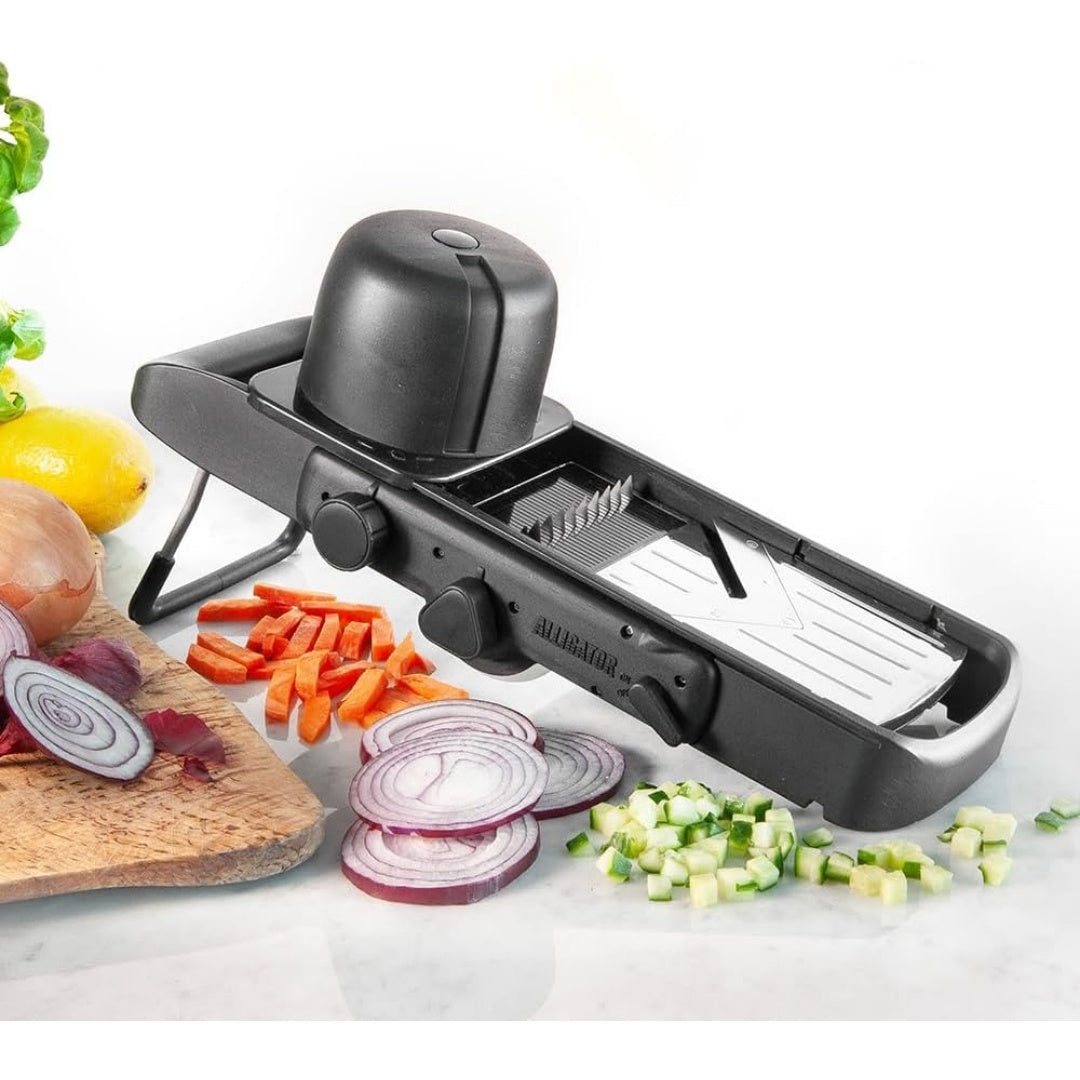 Verdure tagliate lungo una lama guidata con spessore di taglio regolabile e di colore argento
