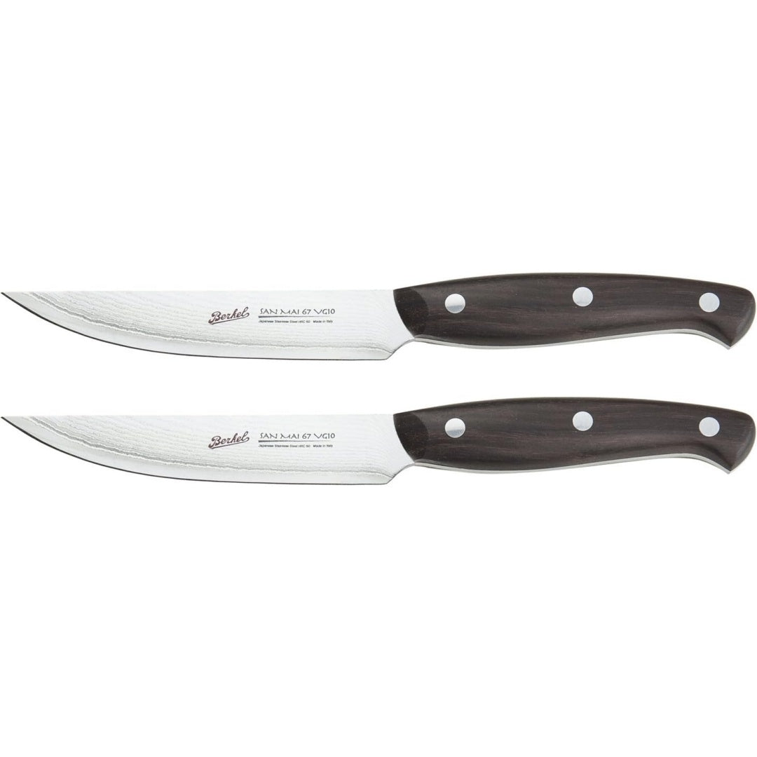 Un coltello da impugnare durante la preparazione in composizione da 2 elementi e di colore grigio