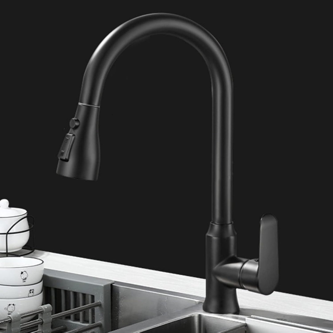 Con elementi in ceramica, un apparecchio per scaldare l'acqua da versare