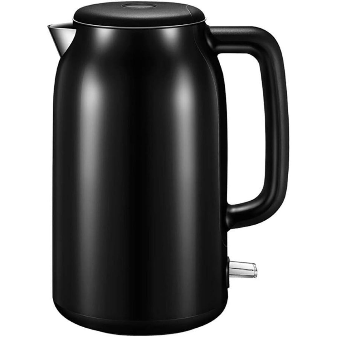 Riscaldamento dell'acqua in una caraffa da cucina con coperchio e con potenza dichiarata di 1500 W